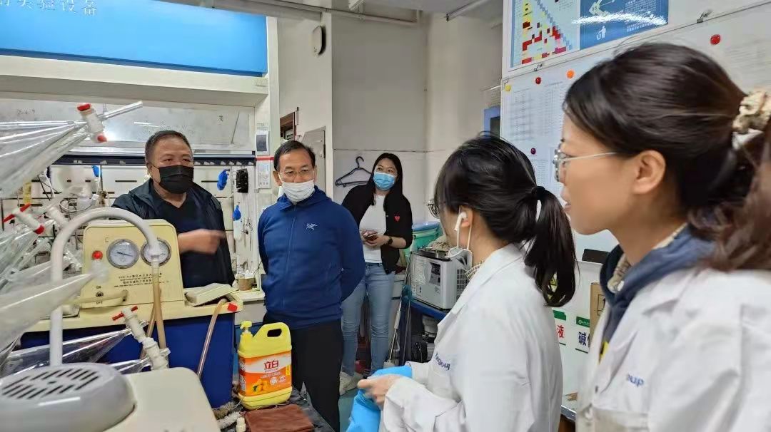 8e5455d03245469aaeed833382b6361c.jpg 闫.jpg