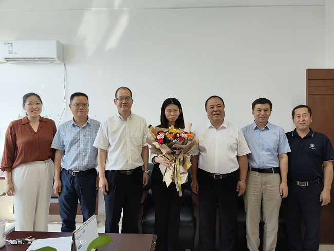 8981fa16a20f4220bbdfd7bc952df525.jpg 杜佩瑶.jpg